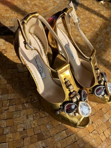 Women's Italy's Oscar De La Renta Gold Sandals Heels Size 5 35 - Picture 16 of 16