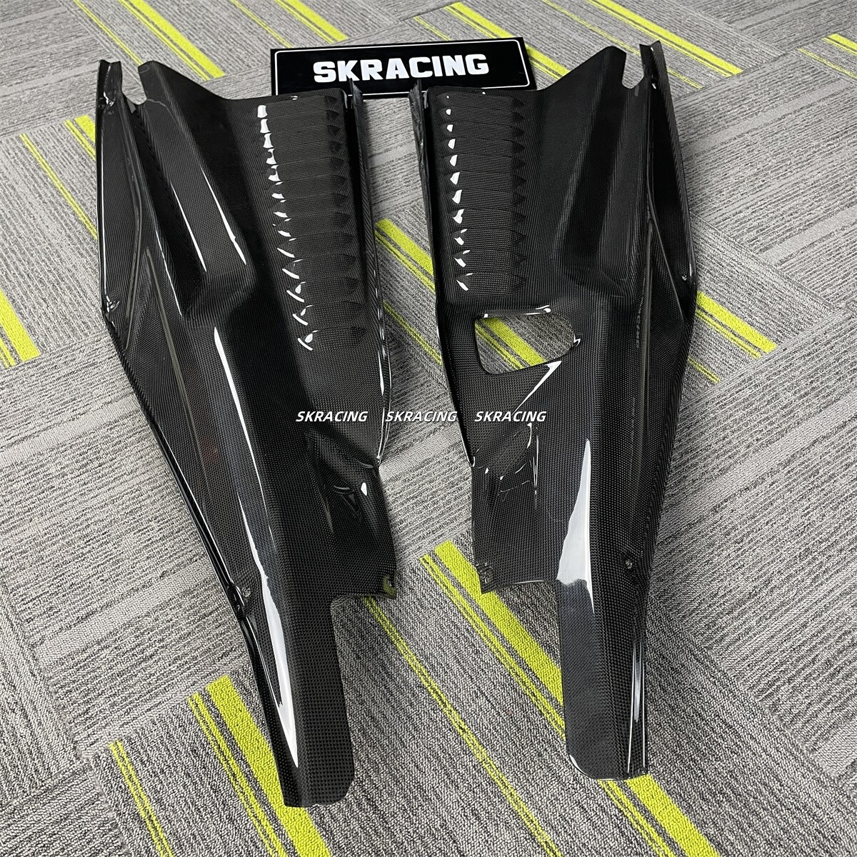 フェラーリ 458 ドライカーボン エンジンコンパートメントカバー3PCSセット Dry Carbon Fiber Engine Compartment Left&Right Set Covers For