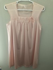 Vintage JC Penny MG Sz M Pink Nightgown Embroidered Bodice Nylon Lace Trim USA