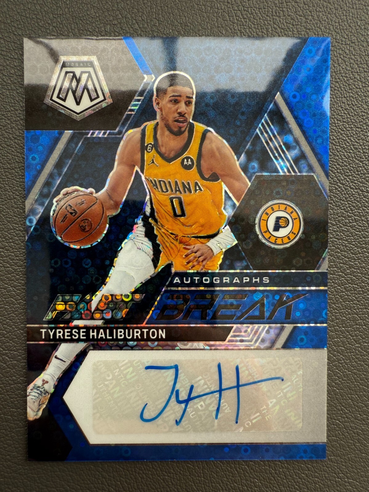 2022-23 Panini Mosaic TYRESE HALIBURTON Auto Fast Break Prizm Blue /25