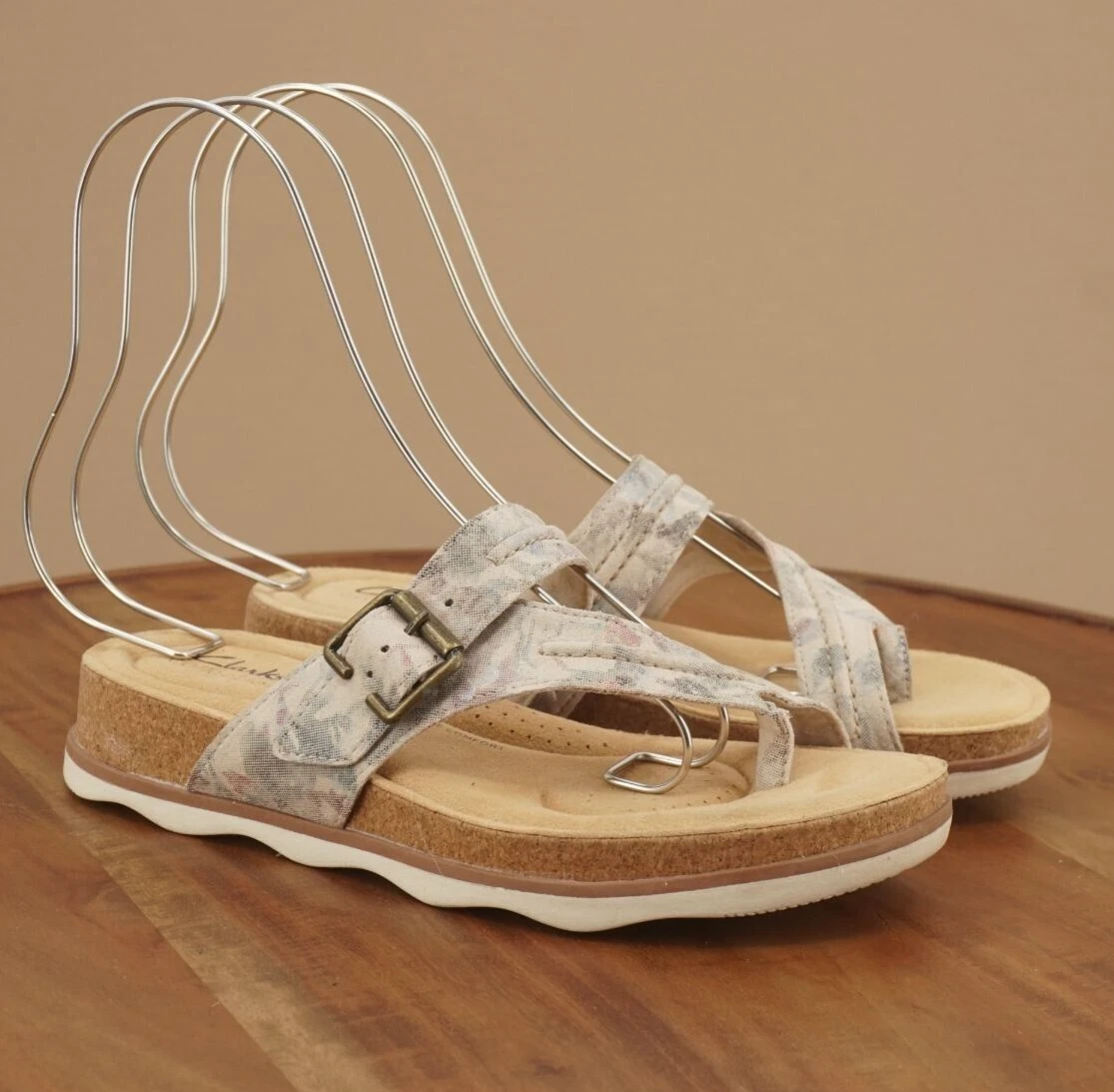 Sandali piatti Clarks Collection donna Brynn Madi taglia 8 M made uomo grigio metallizzato