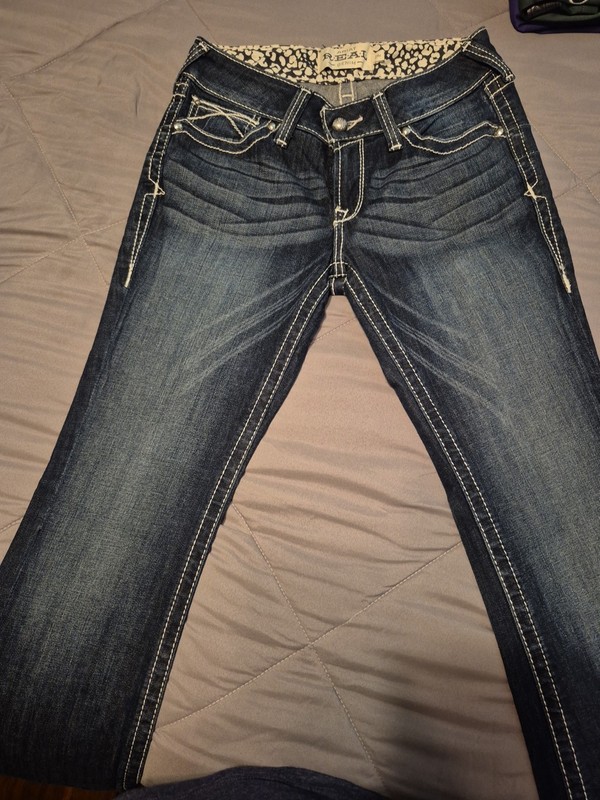 ARIAT REAL Women’s Size 29R Blue Low Rise Boot Cut Embroidered Denim Jeans NWT