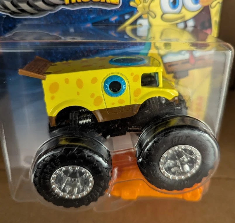 Hot Wheels Monster Trucks Spongebob Square Pants with Crushed Car 1/64 New - Image 3 of 3