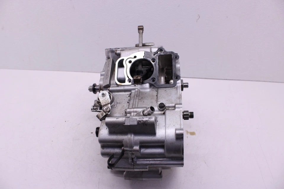 08-25 YAMAHA V STAR 250 OEM ENGINE MOTOR CRANKCASE BOTTOM END - Image 4 of 4
