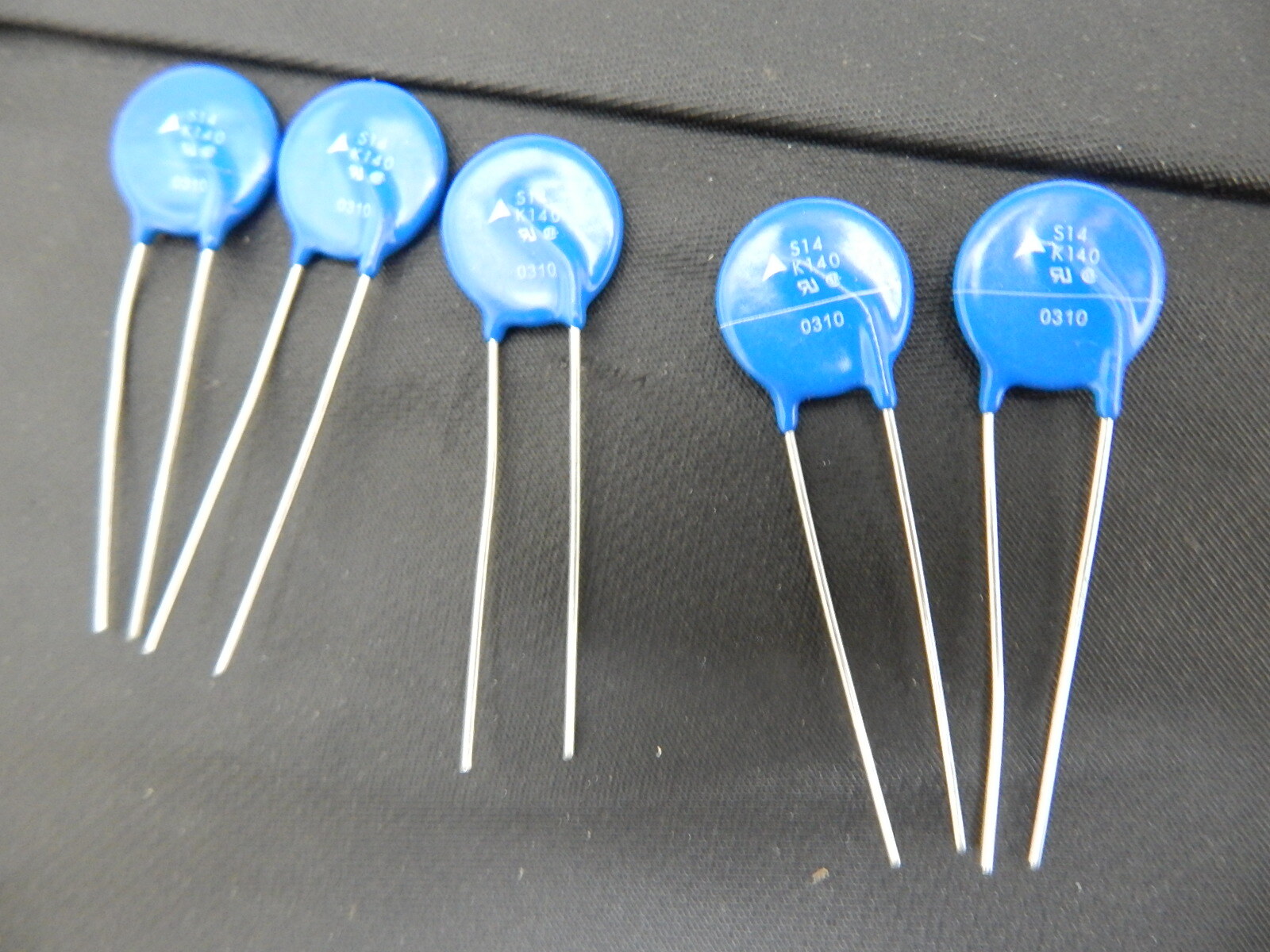 TDK EPCOS S14K140 Metal Oxide Varistor,140V, 4.5KA, Radial Lead - LOT OF 5