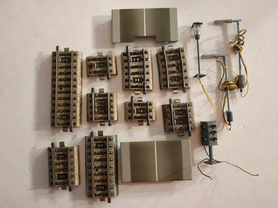 Märklin - MÄRKLIN, VARIOUS PARTS, SIGNALS and TRACKS UNTESTED, SCALE HO - Image 3 of 4