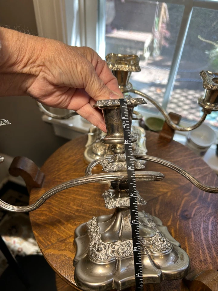 Candelabros antiguos rococó circa 1900-1920 enchapados en plata ornamentados de 3 luces (2) Foto 2 de 4