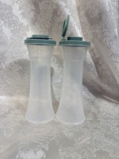 Juego de coctelera de sal y pimienta grande con reloj de arena Tupperware en verde salvia nuevo