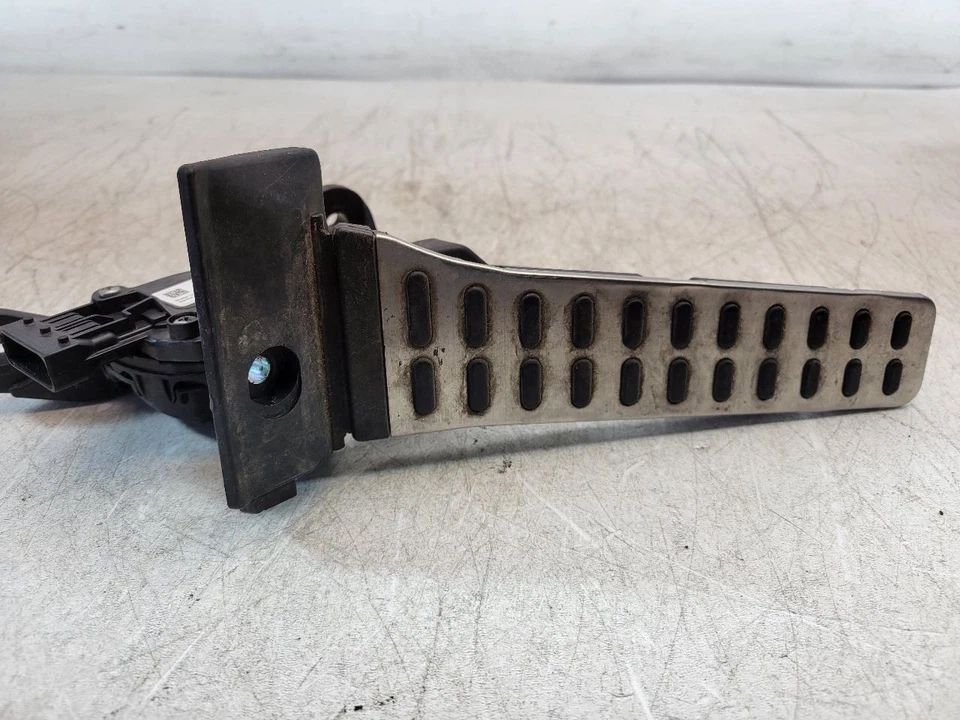 2012 2013 2014 2015 2016 2017 HYUNDAI VELOSTER GAS PEDAL ACCELERATOR 32700-2V110 - Image 2 of 4