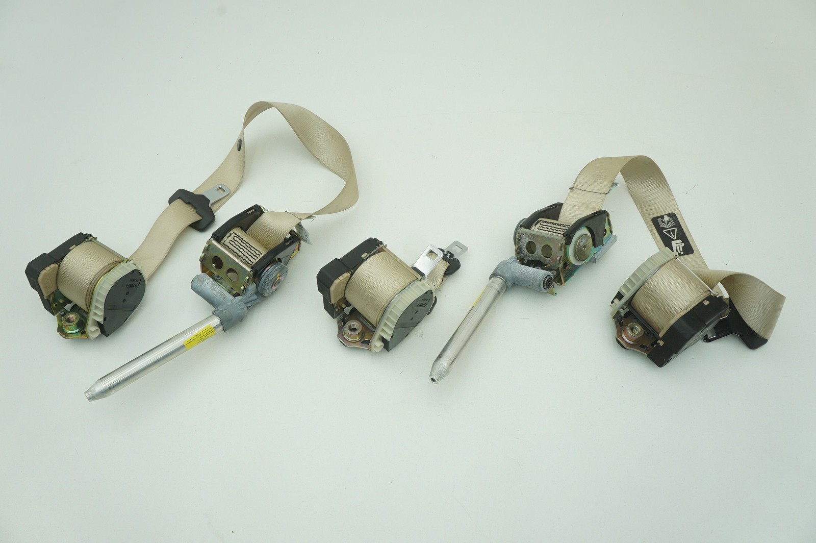 Set Rear Left Right Center Retractor OEM 72117054169 Rolls Royce Phantom Vii 06