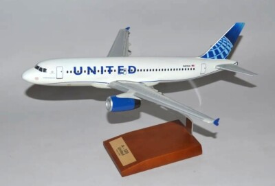 United Airlines Airbus A320-200 New Livery N423UA Desk Model 1/100 SC Airplane