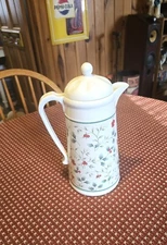 Pfaltzgraff Winterberry Thermal Vacuum Plastic Coffee Carafe. (OGGI) Insulated