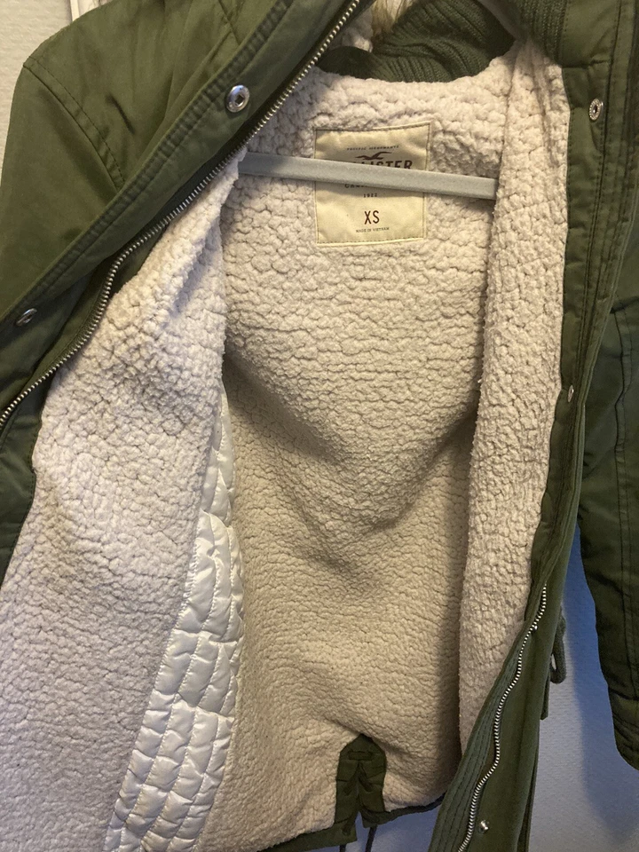 Parka Hollister-Abercrombie Heritage Sherpa forrada de piel oliva XS Foto 4 de 4