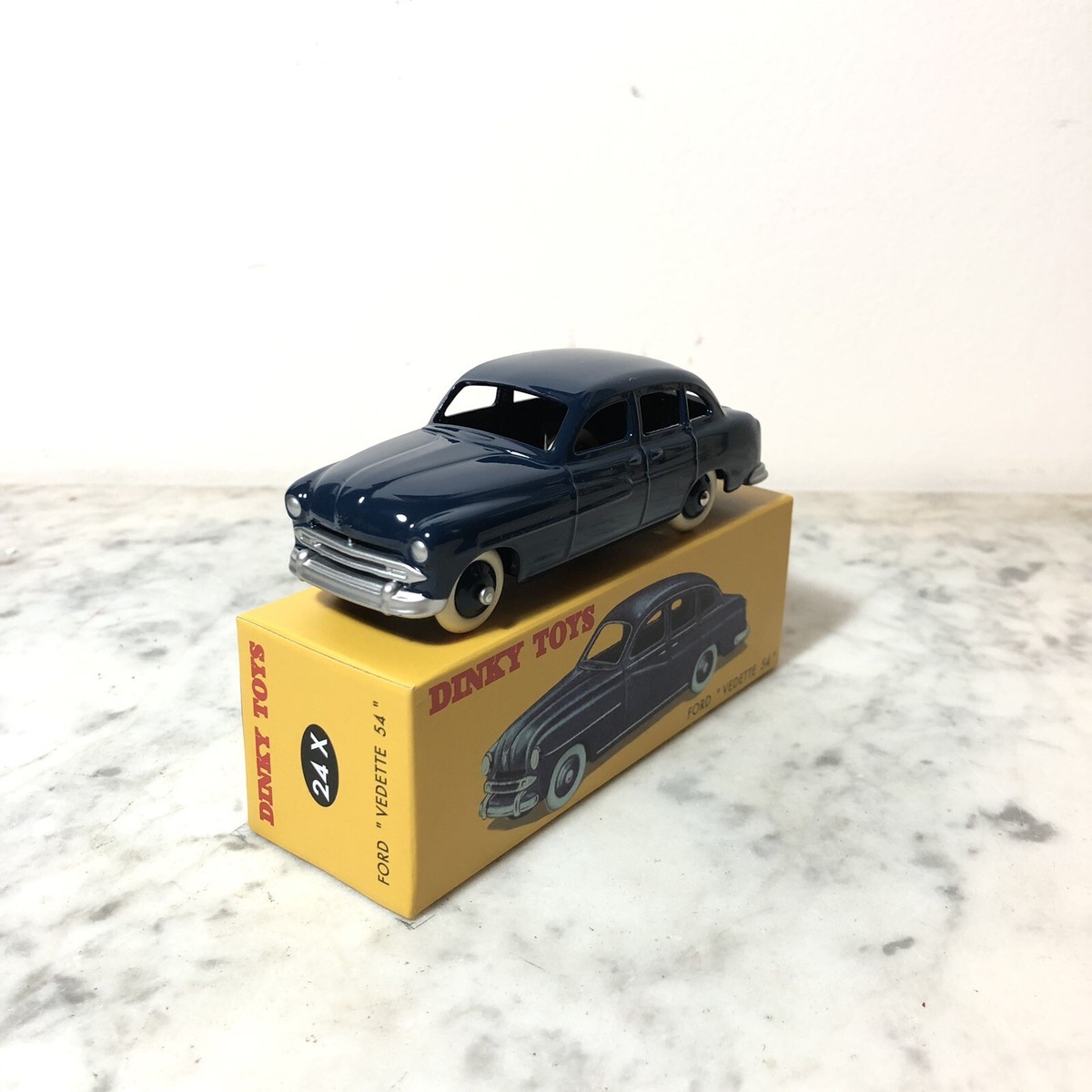 Dinky Toys France 1/43 - Ford Vedette Bleue B 24X