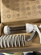 The Pampered Chef Cookie Press #1525 Complete In Box, Including Set Of 16 Molds