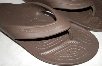 Crocs Iconic Comfort Classic Flip Flops Sandals W 8/ M 6  display picture 2