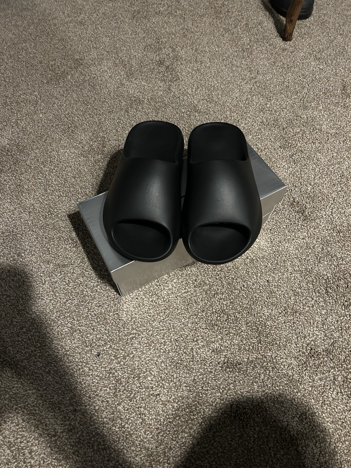 Yeezy YS-02 Black Foam Slip-On Slides – Men’s Size 7
