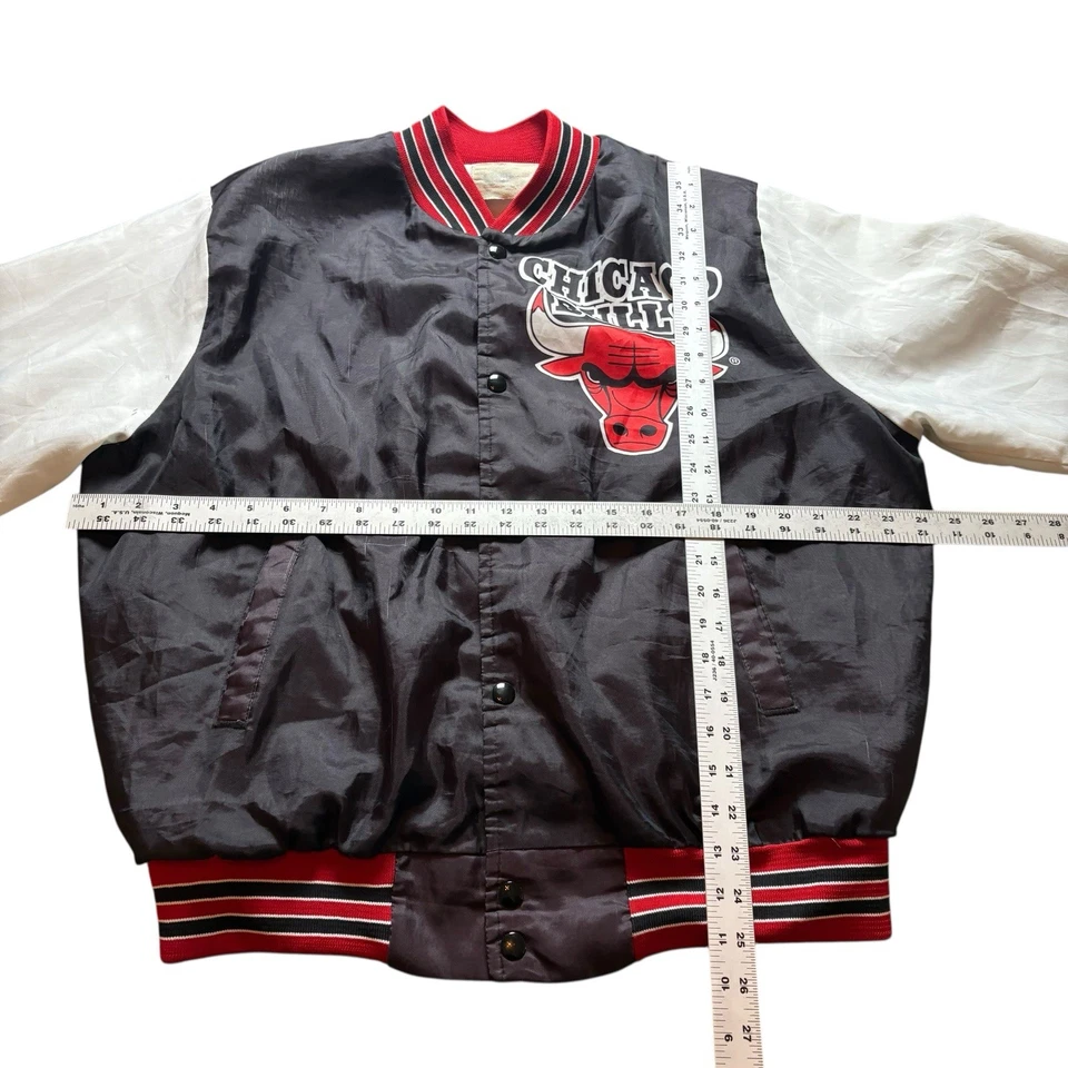 Chaqueta Bomber Satinada Vintage Años 80 Chalk Line Chicago Bulls Fanimation Para Hombre’s Grande Foto 3 de 4