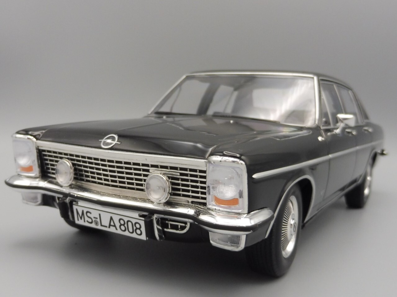 Norev Opel Diplomat V8 1969 1:18 183687