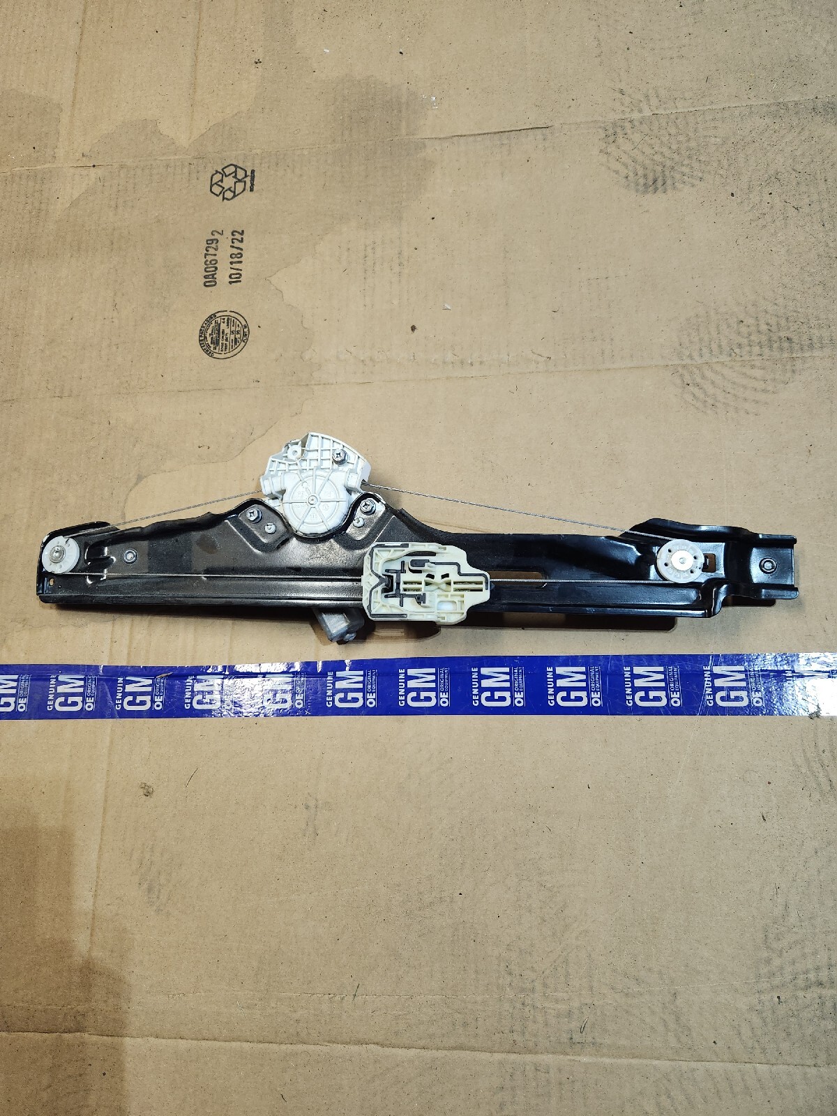 20202022 CADILLAC XT6 RH RIGHT REAR DOOR WINDOW REGULATOR W/ MOTOR