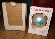 Vintage UNITED AIRLINES Employee CHRISTMAS Gift Glass Globe ORNAMENT in box