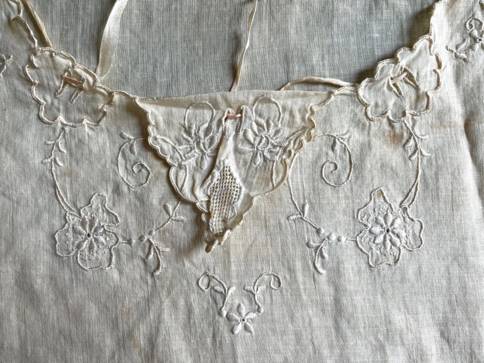 Antiguo Césped Eduardiano de 1900 Algodón Chemise Slip Bordado Cosido a Mano Foto 4 de 4