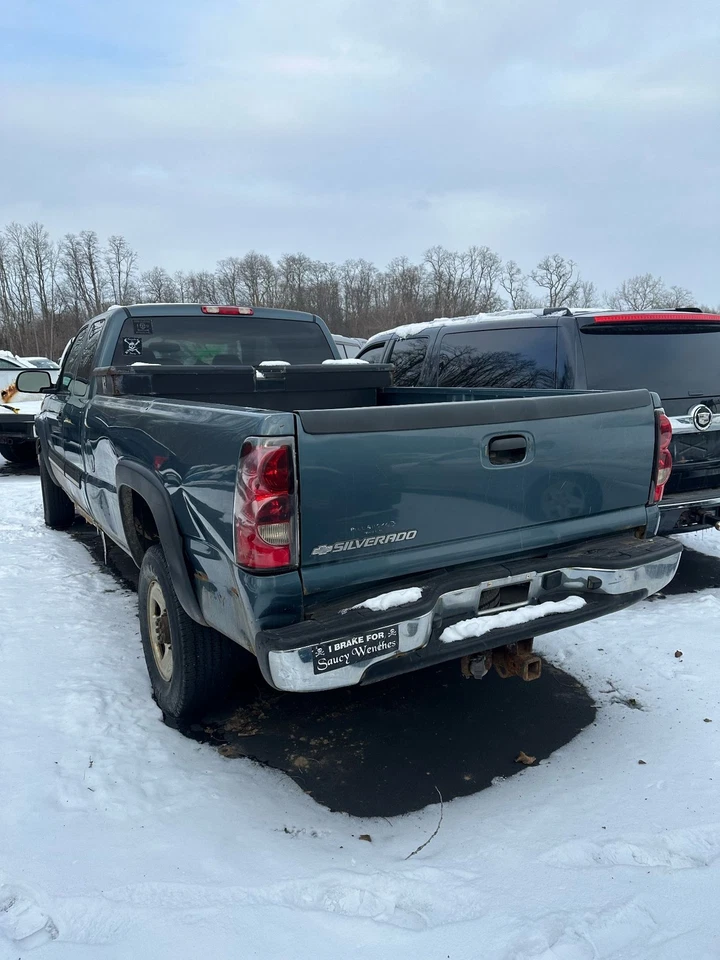 Used Rear Axle Assembly Rear fits: 2006 Chevrolet Silverado 2500 pickup full-flo - Image 3 of 4
