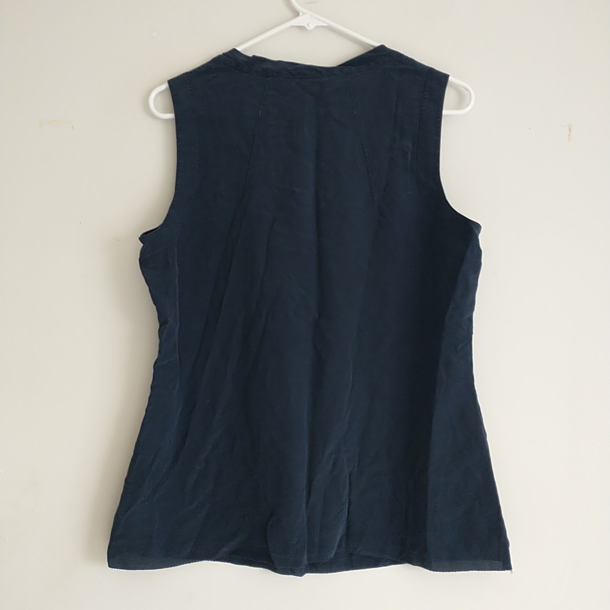 Tory Burch Blouse Top Womens 12 Navy Blue 100%Silk Eyelet Sleeveless Scoop Neck thumbnail 5