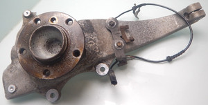 BMW 520i 184PS / F10 / ACHSSCHENKEL RADNABE / vorne links / 6775769 (CM266)