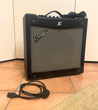 Fender Mustang I Combo Modeling Gitarrenverstärker 40 W, Fender DSP, 1 Kanal +🎤