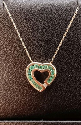 Halskette mit Herzanhänger 10 Karat Gold Smaragd & Diamant