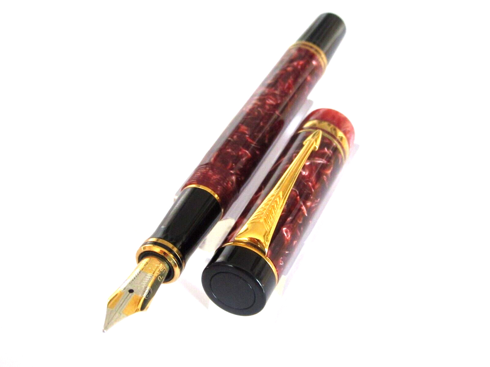 Stylo plume Duofold International ecriture fine noir et attributs dore de collection MX435