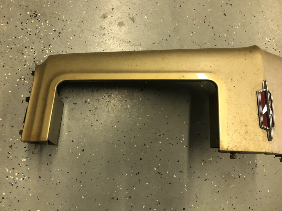 Oldsmobile 98 1971 panel de cabezal delantero con emblema Donk 71 Olds Foto 3 de 4
