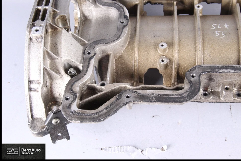 05-10 Mercedes R171 SLK55 AMG M113 cárter de aceite superior del motor 5,5 L 1130141702 Foto 4 de 4