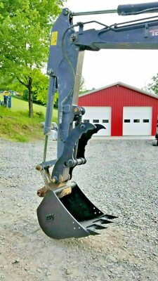 Takeuchi TB145 TB245 TB250 TB260 HYDRAULIC MINI EXCAVATOR THUMB