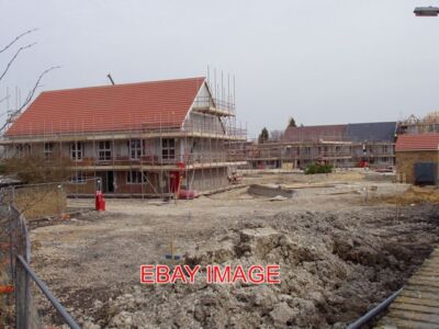 FOTO NEUE WOHNUNGEN IN FULBOURN EIN TEIL DER FLACHDACH-TERRASSENHÄUSER WIRD