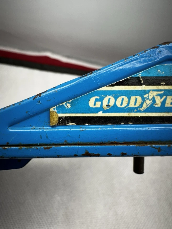 Remolque Goodyear vintage Buddy L Corp azul fundido a presión falta un juego de ruedas Foto 2 de 4