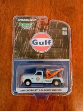 Greenlight 1969 Chevy C-30 Dually "Gulf" Wrecker. # 30275