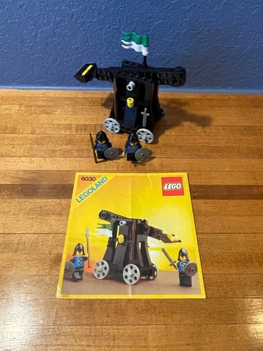 Lego - Castle  - 6030 - Black Falcons Catapult - 100% Complete - Instructions