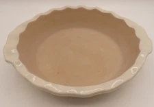 Pampered Chef New Traditions Family Heritage 9" Stoneware Pie White Scalloped