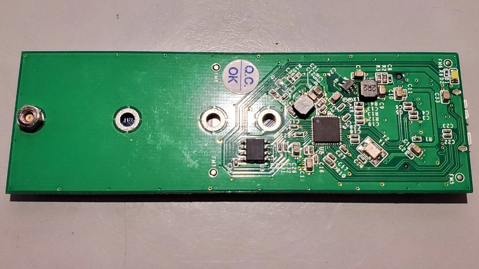 SSD SATA de 128 GB HP Kingston SNS8350DES3 con adaptador USB Startech.com SM2NGFFMBU33 Foto 4 de 4