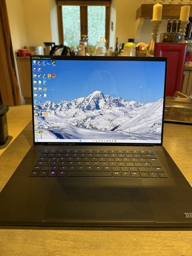 Razer Blade 16 - RTX 4090 - i9-14900HX - OLED 240Hz Display (32GB DDR5, 1TB)