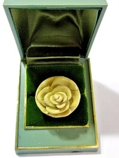 MUSTARD YELLOW CONTEMPORARY NEW OLD STOCK CARVED ROSE RING LARGE CHUNKY PLASTIC 