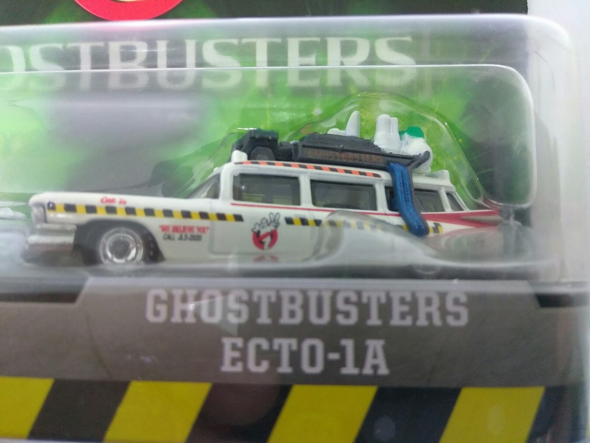 PYOMARO　Hot Wheels 1/18 Ecto-1A Amazon.com: Hot Wheels, Classic Ghostbusters Ecto-1 and Ecto