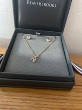 9ct Pendant and 9ct gold earing set