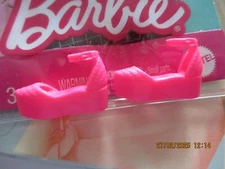 BARBIE DOLL / PAIR OF SHOES: BOOTS, PUMPS ....... (2877)