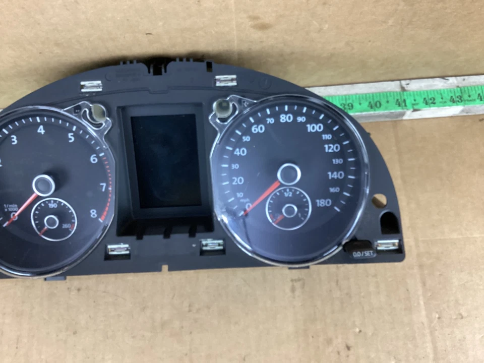 2009 - 2012 Volkswagen CC Speedometer Instrument Cluster - Image 3 of 4