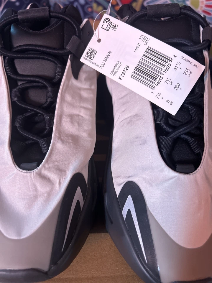 Talla 8 - Adidas Yeezy Boost 700 V1 MNVN Negro Foto 4 de 4