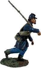 Federal Infantry in Frock Coat Advancing at Right Shoulder - W. Britain's 31354