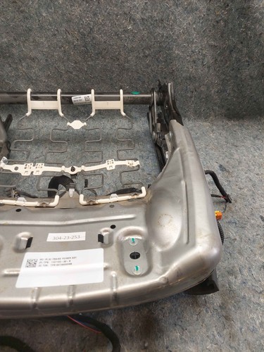 TESLA MODEL Y FRONT RIGHT SIDE SEAT LOWER TRACK FRAME & MOTORS OEM 2020 - 2024 - Picture 4 of 11